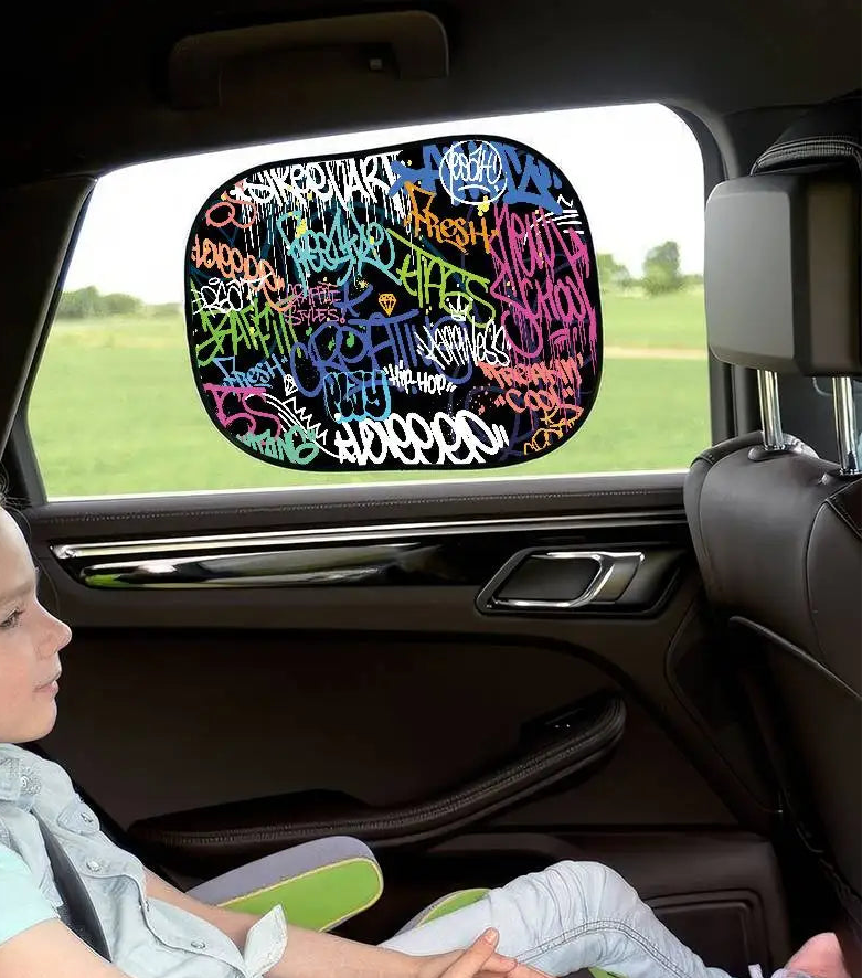 pare-soleil-voiture-bebe-graffiti-couleurs-grosses-ecritures