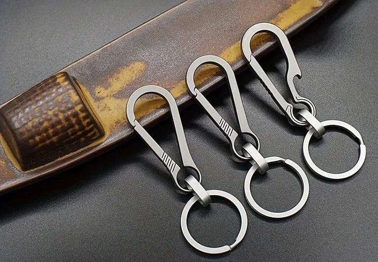 Porte - clé Mousqueton Titane | ULTRASTRENGH - Ambiance Auto