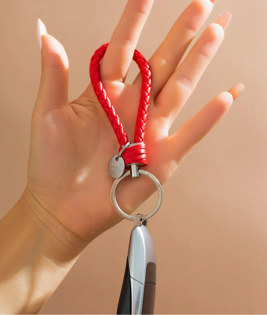 porte cle rouge avec cle