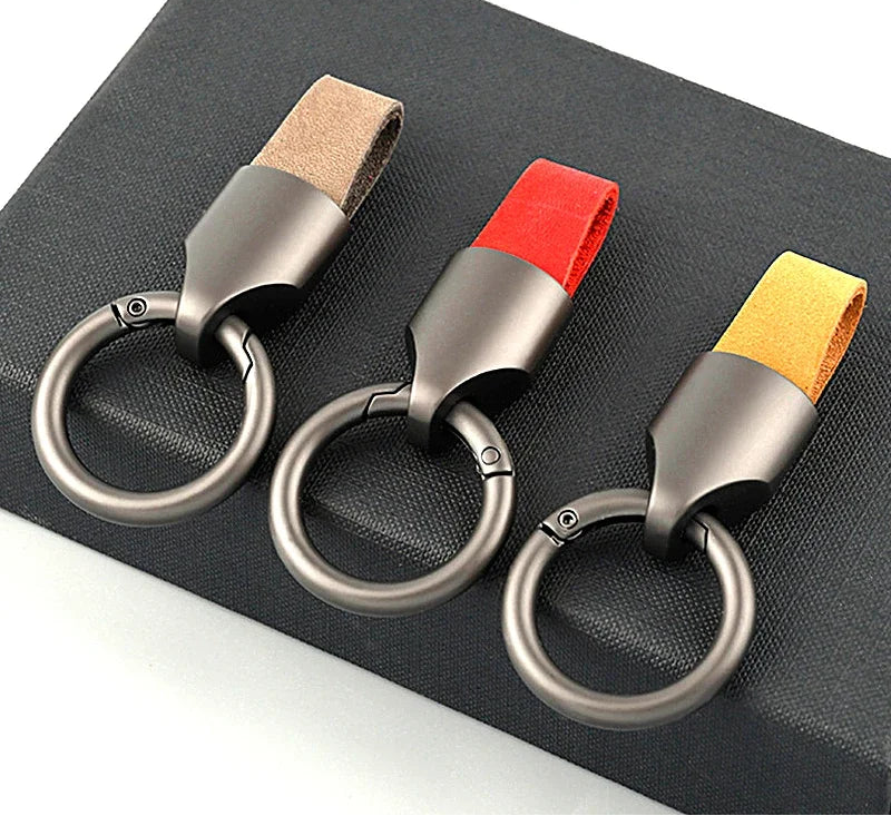 porte cle trois models beige rouge jaune